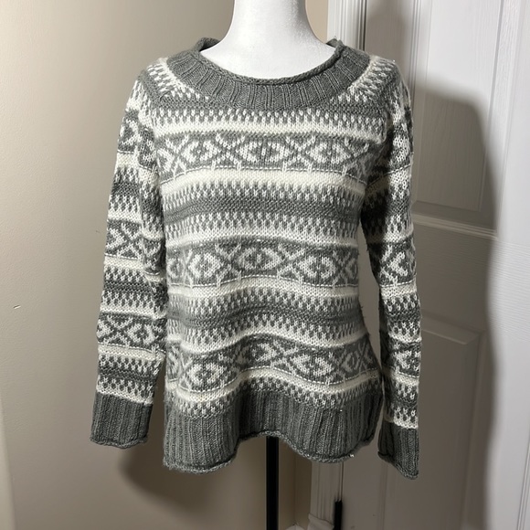 Lovely grey scoop neck sweater - Picture 2 of 5